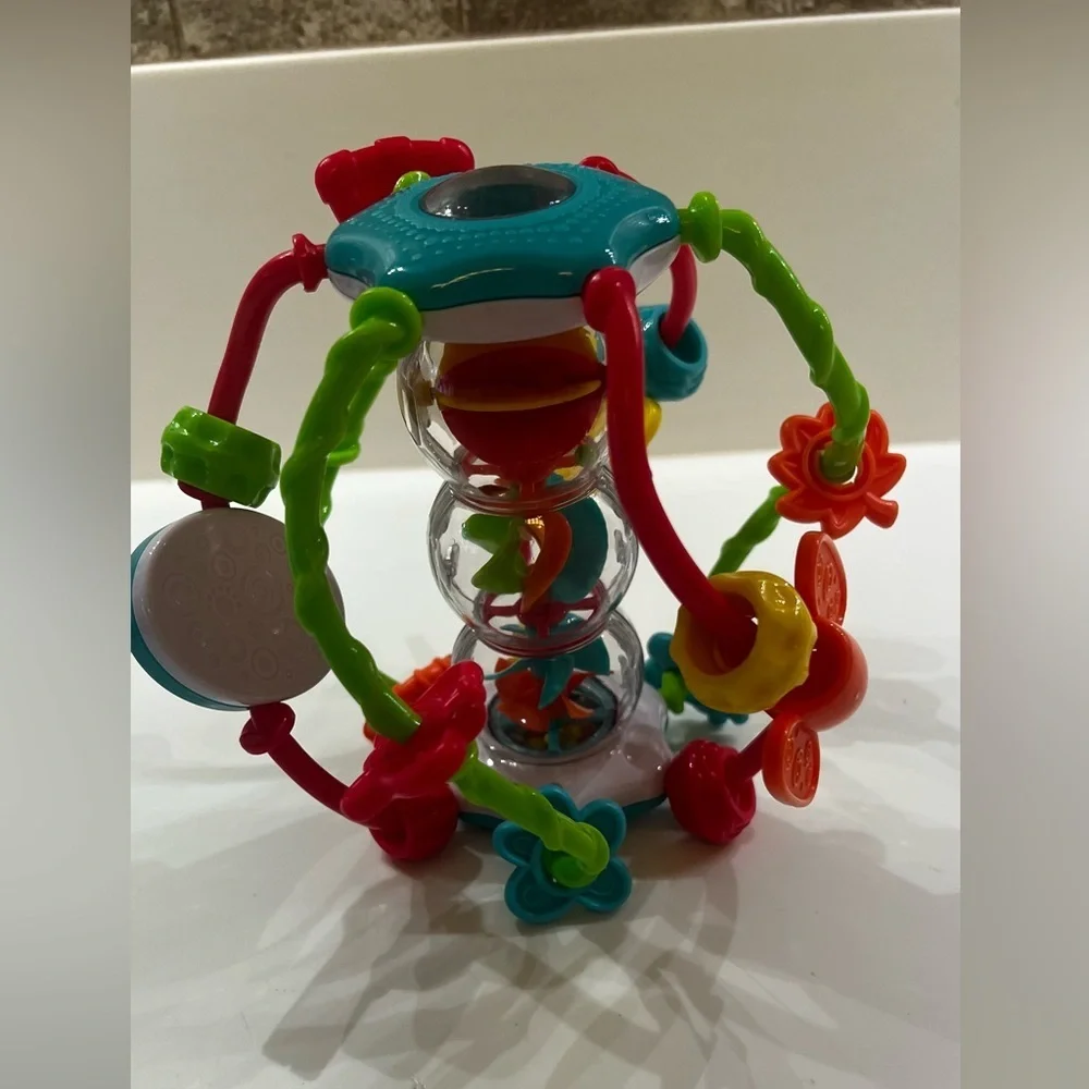 PLAY GO - LITTLE HANDS ACTIVITY BALL.  KEEPS YOUR CHILD’S HANDS BUSY. LIKE NEW